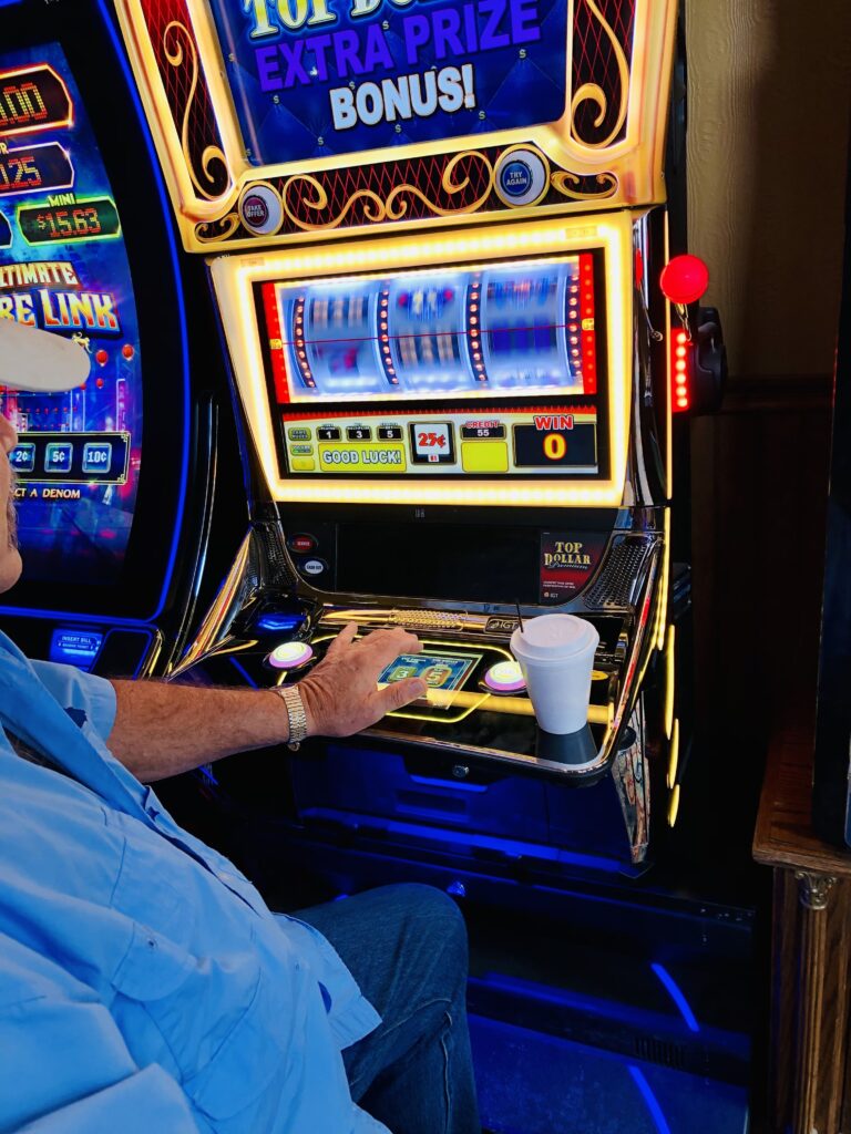Tragamonedas online, muestra de una de las máquinas clásicas que podemos encontrar en los casinos.